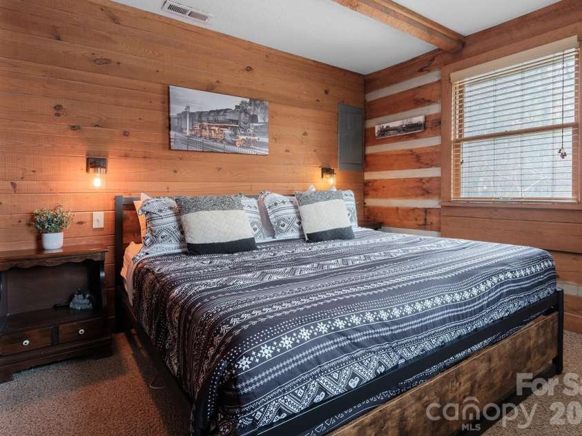 658 Biltmore Circle, Bryson City, NC 28713.  MLS# CAR4388547, YatesRealty ID 28854. King Bed Primary