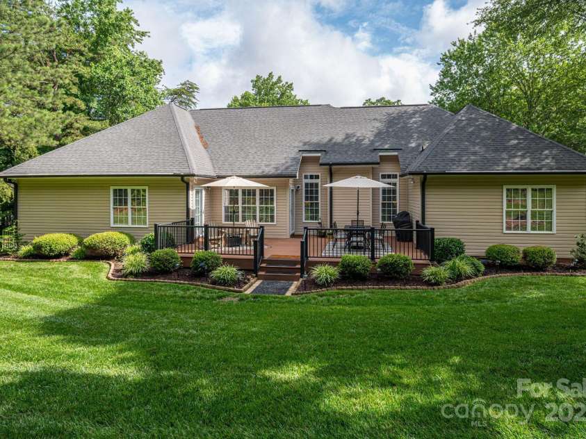 7988 Golf Course Drive, Denver, NC 28037.  MLS# CAR4269916, YatesRealty ID 28855. 