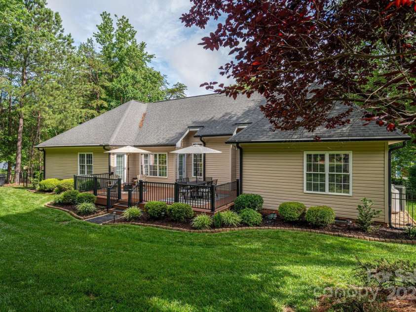 7988 Golf Course Drive, Denver, NC 28037.  MLS# CAR4269916, YatesRealty ID 28855. 