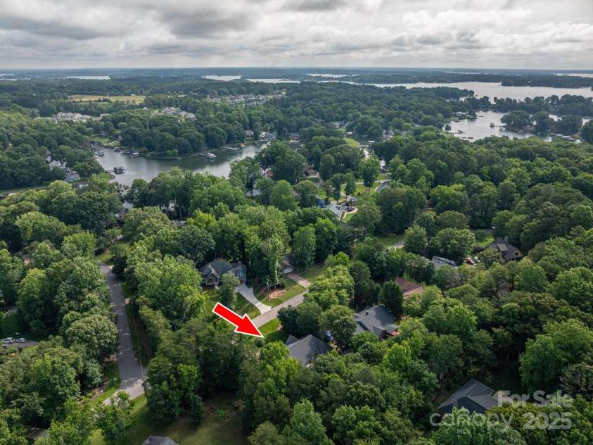 7988 Golf Course Drive, Denver, NC 28037.  MLS# CAR4269916, YatesRealty ID 28855. 