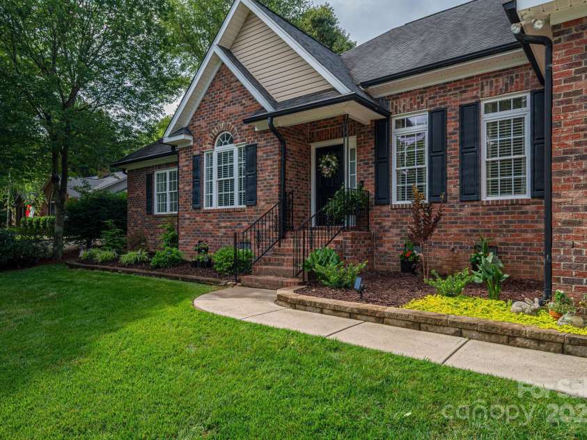 7988 Golf Course Drive, Denver, NC 28037.  MLS# CAR4269916, YatesRealty ID 28855. 