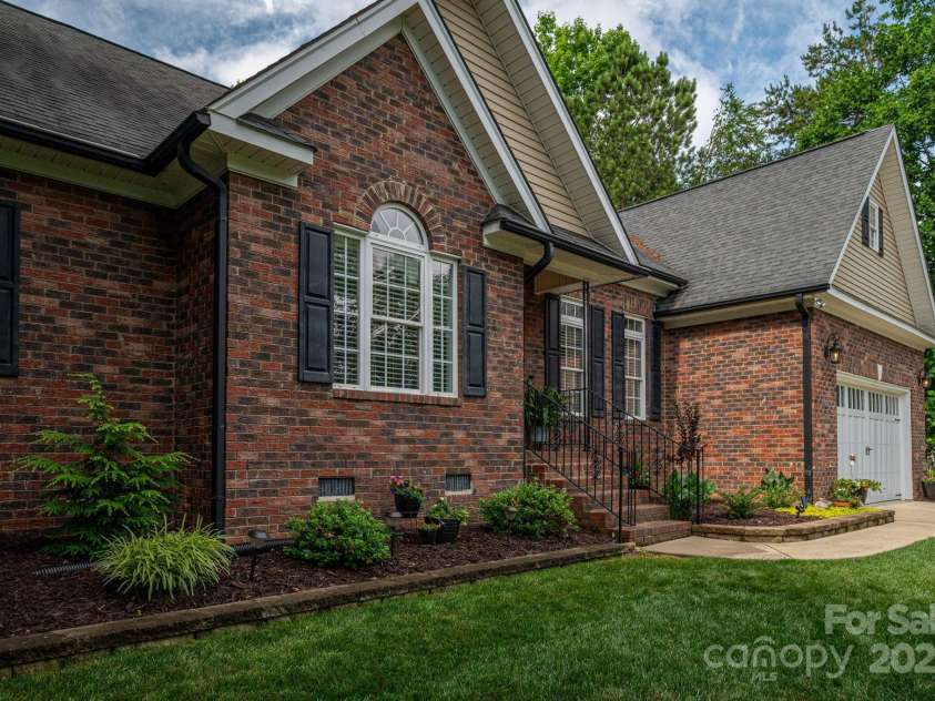 7988 Golf Course Drive, Denver, NC 28037.  MLS# CAR4269916, YatesRealty ID 28855. 