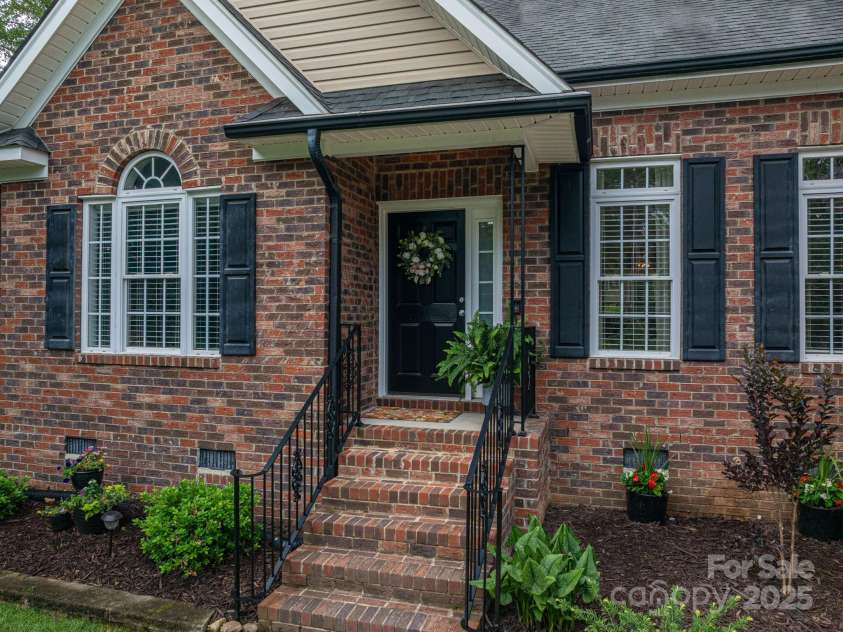 7988 Golf Course Drive, Denver, NC 28037.  MLS# CAR4269916, YatesRealty ID 28855. 