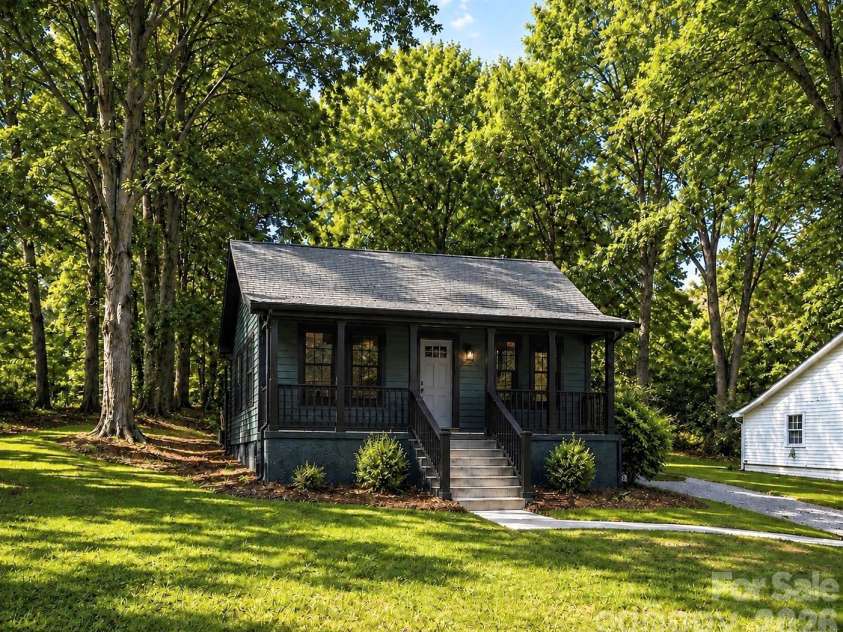 942 Bond Avenue, Gastonia, NC 28052.  MLS# CAR4387711, YatesRealty ID 28855. 