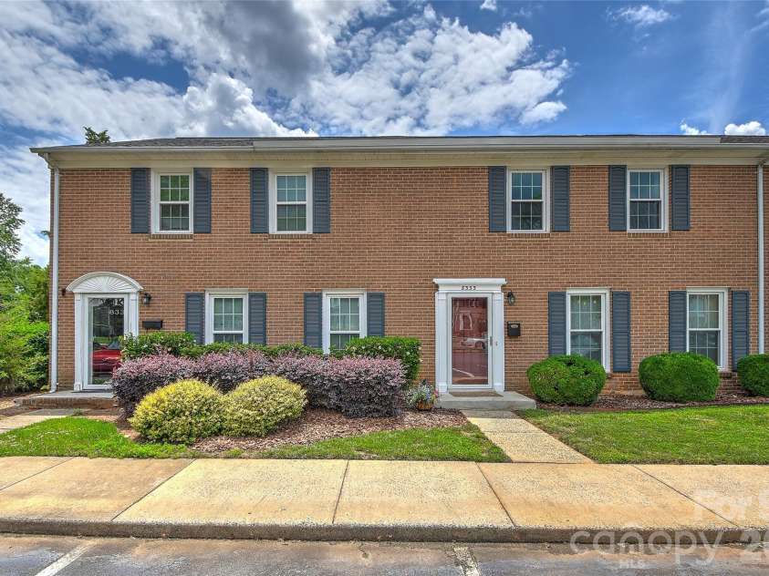8333 Knights Bridge Road, Charlotte, NC 28210.  MLS# CAR4387477, YatesRealty ID 28856. 