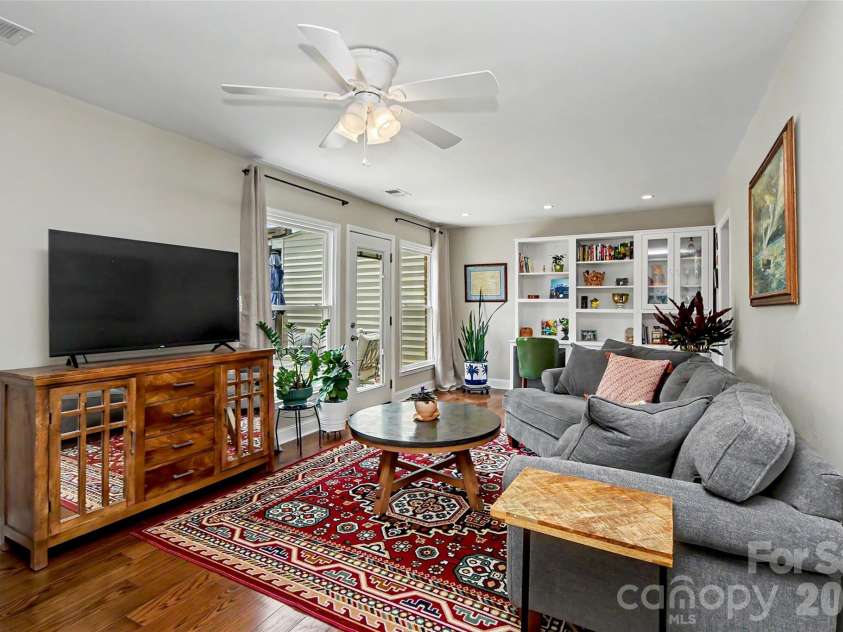 8333 Knights Bridge Road, Charlotte, NC 28210.  MLS# CAR4387477, YatesRealty ID 28856. 