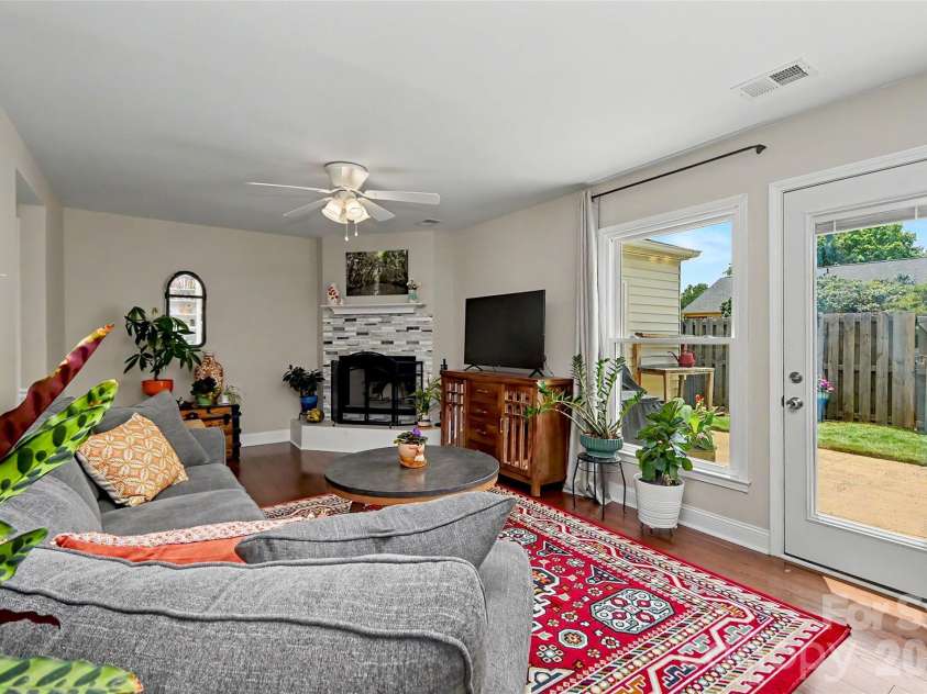 8333 Knights Bridge Road, Charlotte, NC 28210.  MLS# CAR4387477, YatesRealty ID 28856. 