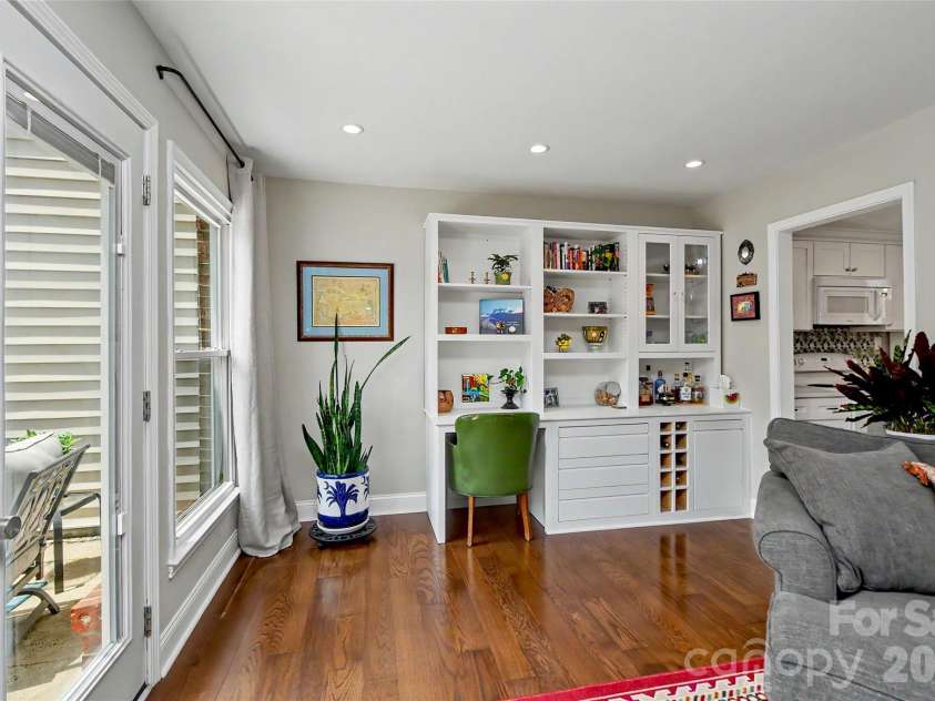 8333 Knights Bridge Road, Charlotte, NC 28210.  MLS# CAR4387477, YatesRealty ID 28856. 