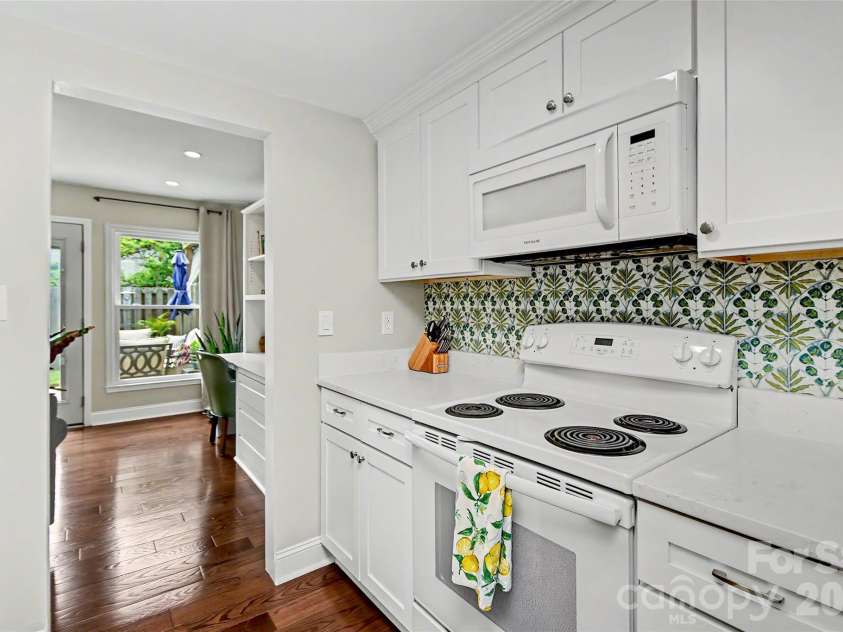 8333 Knights Bridge Road, Charlotte, NC 28210.  MLS# CAR4387477, YatesRealty ID 28856. 