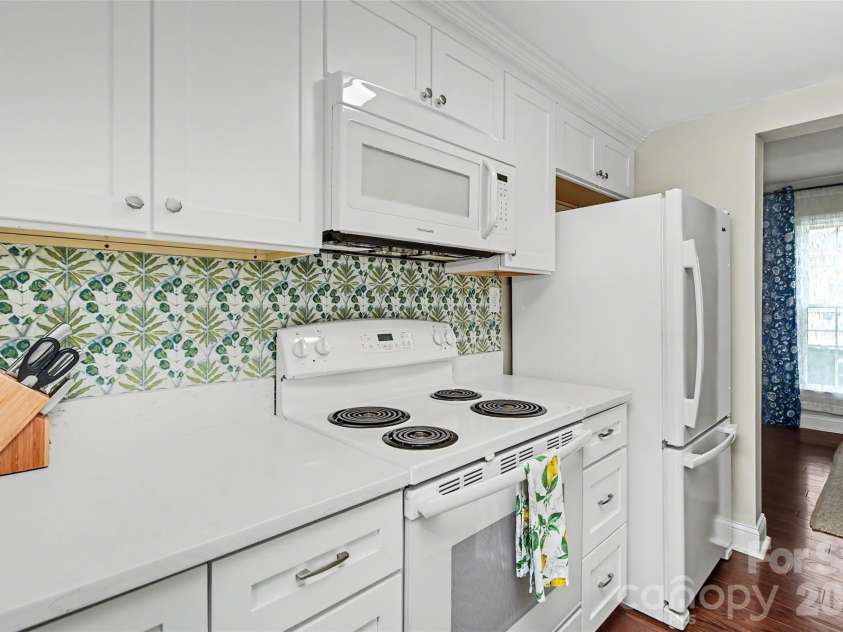 8333 Knights Bridge Road, Charlotte, NC 28210.  MLS# CAR4387477, YatesRealty ID 28856. 