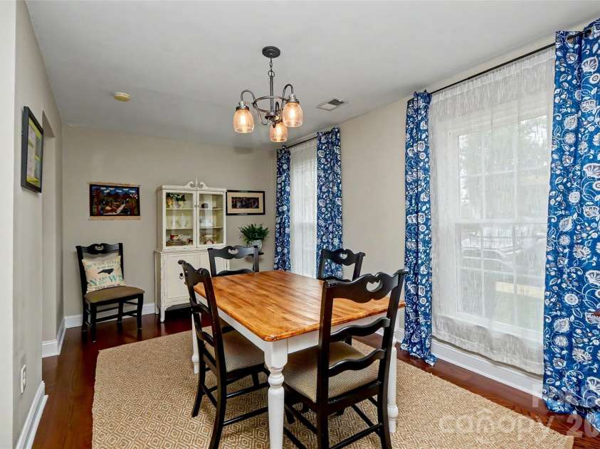 8333 Knights Bridge Road, Charlotte, NC 28210.  MLS# CAR4387477, YatesRealty ID 28856. 