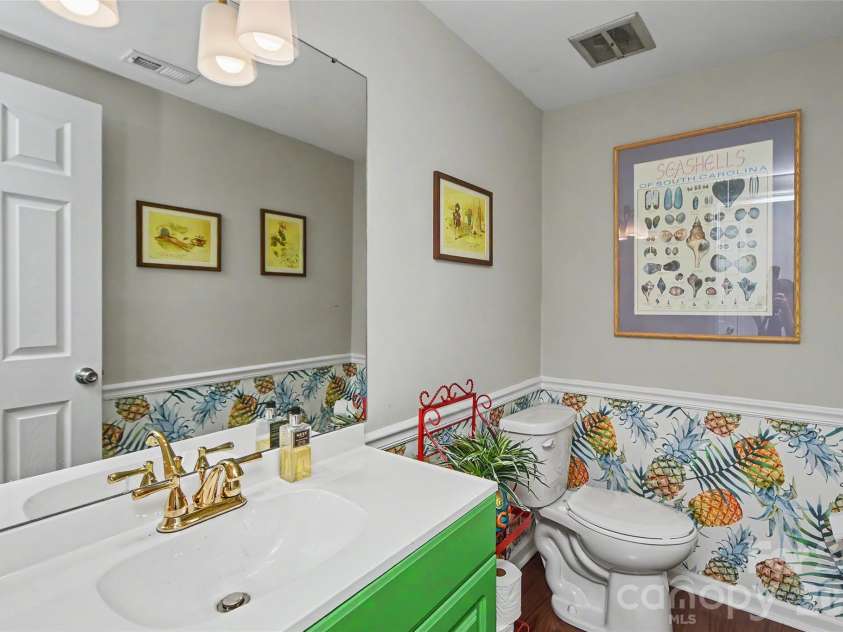 8333 Knights Bridge Road, Charlotte, NC 28210.  MLS# CAR4387477, YatesRealty ID 28856. 