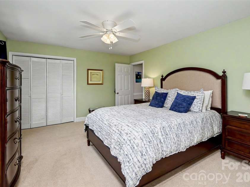 8333 Knights Bridge Road, Charlotte, NC 28210.  MLS# CAR4387477, YatesRealty ID 28856. 