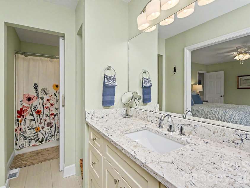 8333 Knights Bridge Road, Charlotte, NC 28210.  MLS# CAR4387477, YatesRealty ID 28856. 