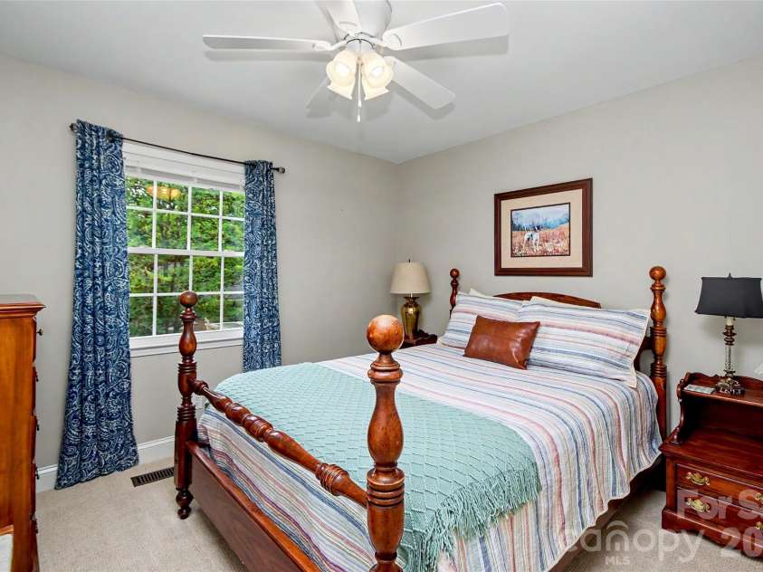 8333 Knights Bridge Road, Charlotte, NC 28210.  MLS# CAR4387477, YatesRealty ID 28856. 