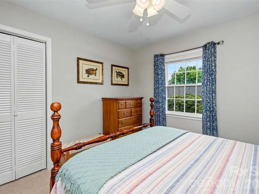 8333 Knights Bridge Road, Charlotte, NC 28210.  MLS# CAR4387477, YatesRealty ID 28856. 