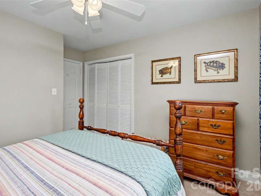 8333 Knights Bridge Road, Charlotte, NC 28210.  MLS# CAR4387477, YatesRealty ID 28856. 