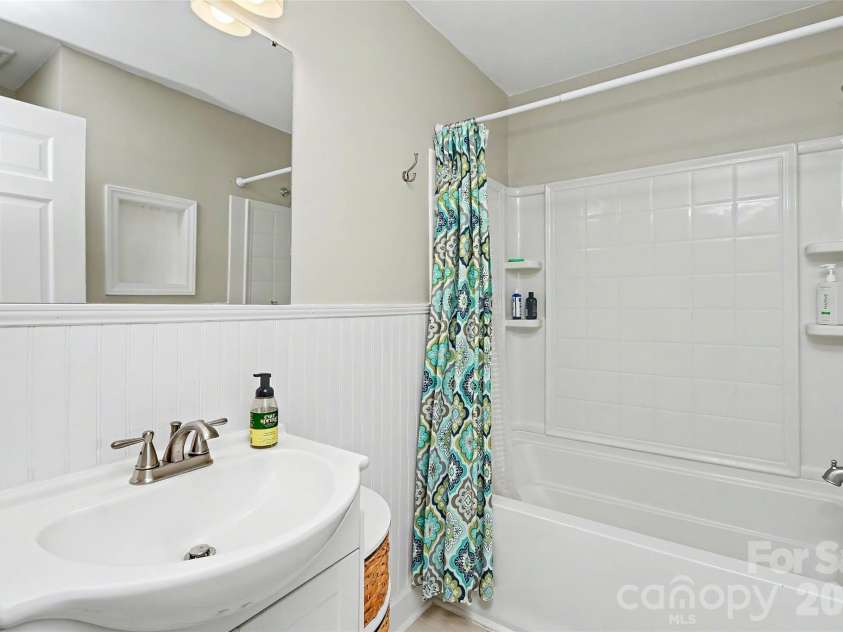 8333 Knights Bridge Road, Charlotte, NC 28210.  MLS# CAR4387477, YatesRealty ID 28856. 