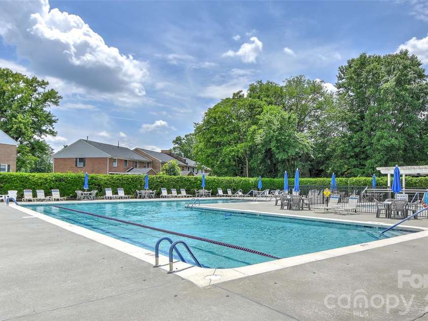 8333 Knights Bridge Road, Charlotte, NC 28210.  MLS# CAR4387477, YatesRealty ID 28856. 