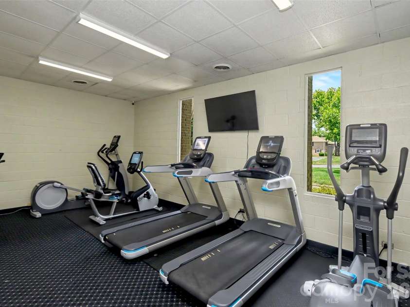 8333 Knights Bridge Road, Charlotte, NC 28210.  MLS# CAR4387477, YatesRealty ID 28856. 