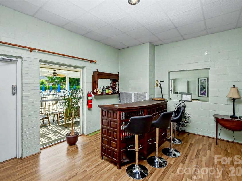 8333 Knights Bridge Road, Charlotte, NC 28210.  MLS# CAR4387477, YatesRealty ID 28856. 