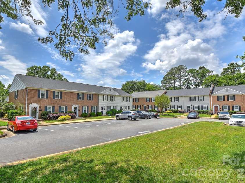 8333 Knights Bridge Road, Charlotte, NC 28210.  MLS# CAR4387477, YatesRealty ID 28856. 