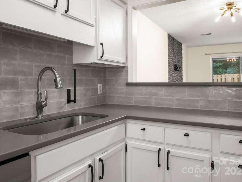 6013 Heath Valley Road, Charlotte, NC 28210.  MLS# CAR4276704, YatesRealty ID 28858. 
