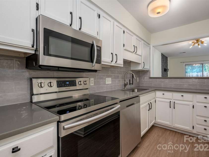 6013 Heath Valley Road, Charlotte, NC 28210.  MLS# CAR4276704, YatesRealty ID 28858. 