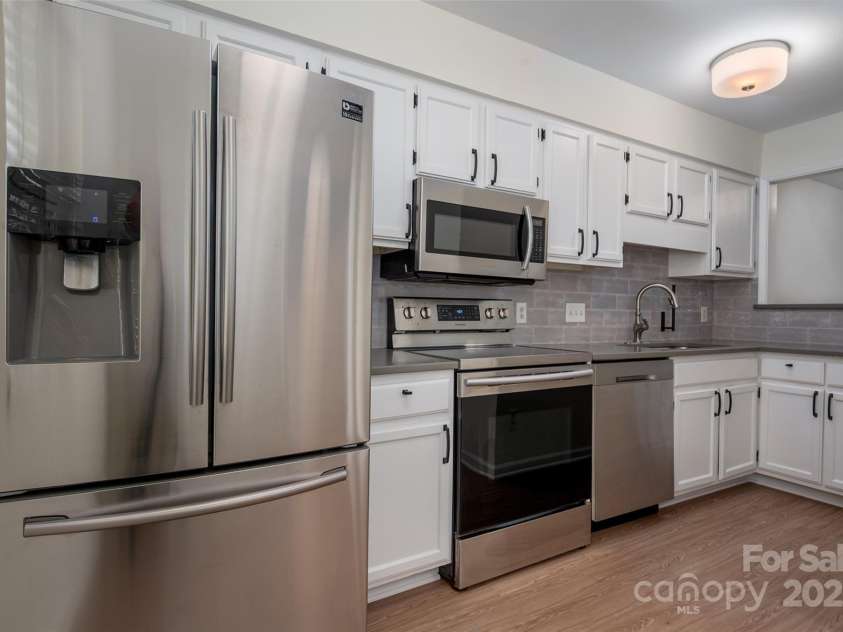 6013 Heath Valley Road, Charlotte, NC 28210.  MLS# CAR4276704, YatesRealty ID 28858. 