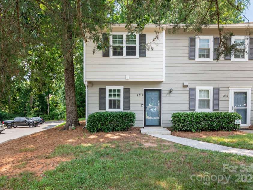 6013 Heath Valley Road, Charlotte, NC 28210.  MLS# CAR4276704, YatesRealty ID 28858. End unit 