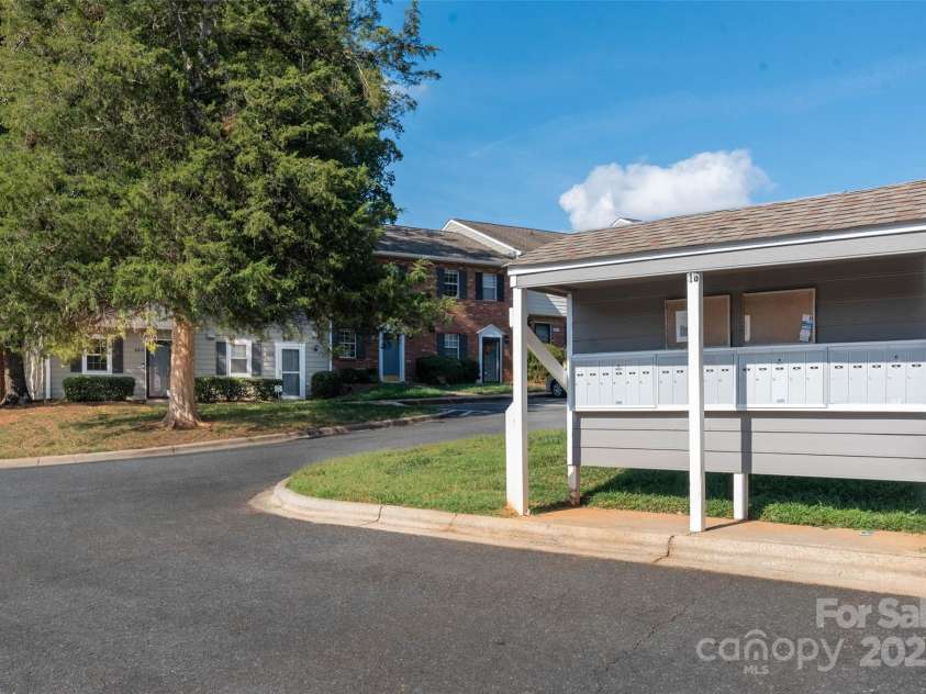 6013 Heath Valley Road, Charlotte, NC 28210.  MLS# CAR4276704, YatesRealty ID 28858. Mail area, conveniently located across the street