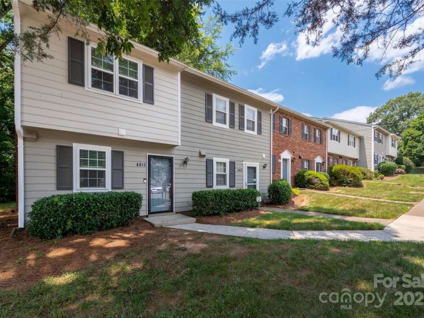 6013 Heath Valley Road, Charlotte, NC 28210.  MLS# CAR4276704, YatesRealty ID 28858. Welcome home!