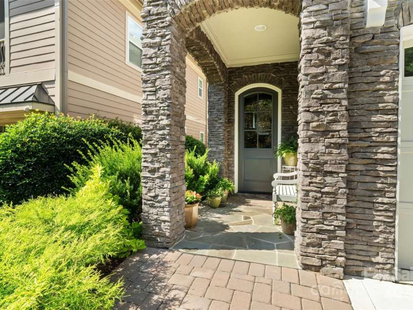 115 Boyce Road, Charlotte, NC 28211.  MLS# CAR4276477, YatesRealty ID 28859. 
