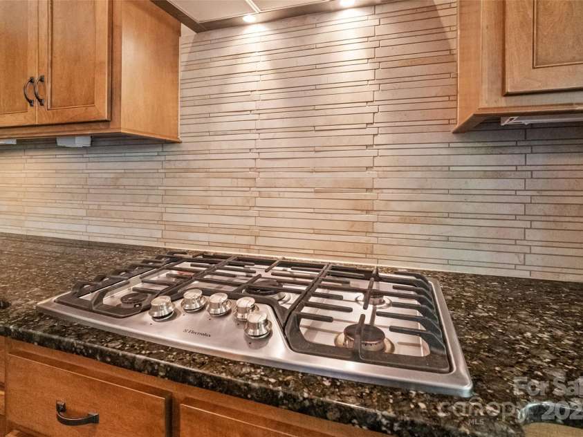 115 Boyce Road, Charlotte, NC 28211.  MLS# CAR4276477, YatesRealty ID 28859. 
