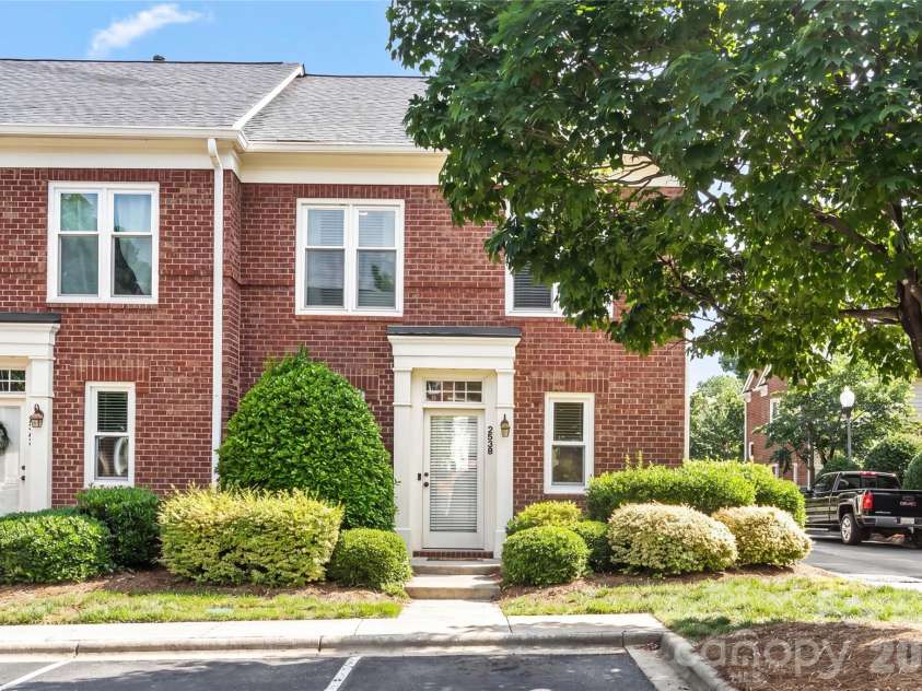2538 Dilworth Heights Lane, Charlotte, NC 28209.  MLS# CAR4383701, YatesRealty ID 28859. 