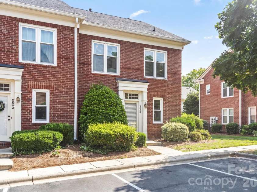 2538 Dilworth Heights Lane, Charlotte, NC 28209.  MLS# CAR4383701, YatesRealty ID 28859. 