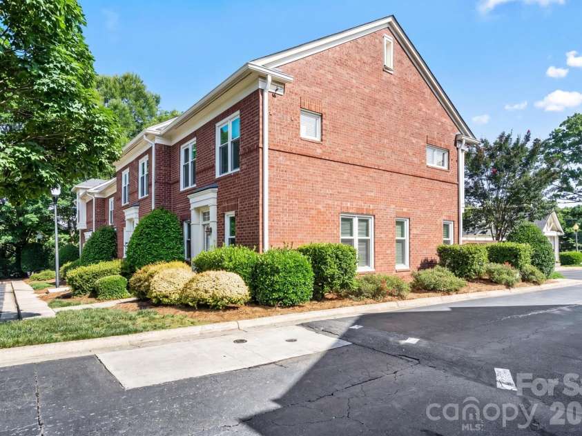 2538 Dilworth Heights Lane, Charlotte, NC 28209.  MLS# CAR4383701, YatesRealty ID 28859. 