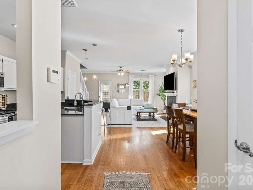 2538 Dilworth Heights Lane, Charlotte, NC 28209.  MLS# CAR4383701, YatesRealty ID 28859. 