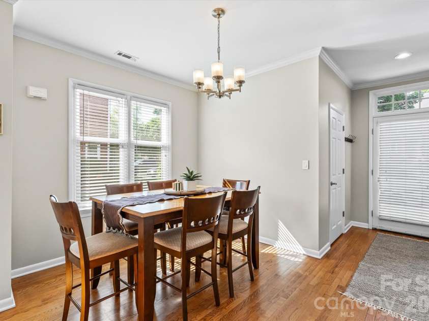 2538 Dilworth Heights Lane, Charlotte, NC 28209.  MLS# CAR4383701, YatesRealty ID 28859. 