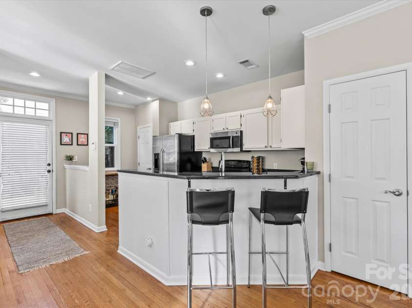 2538 Dilworth Heights Lane, Charlotte, NC 28209.  MLS# CAR4383701, YatesRealty ID 28859. 