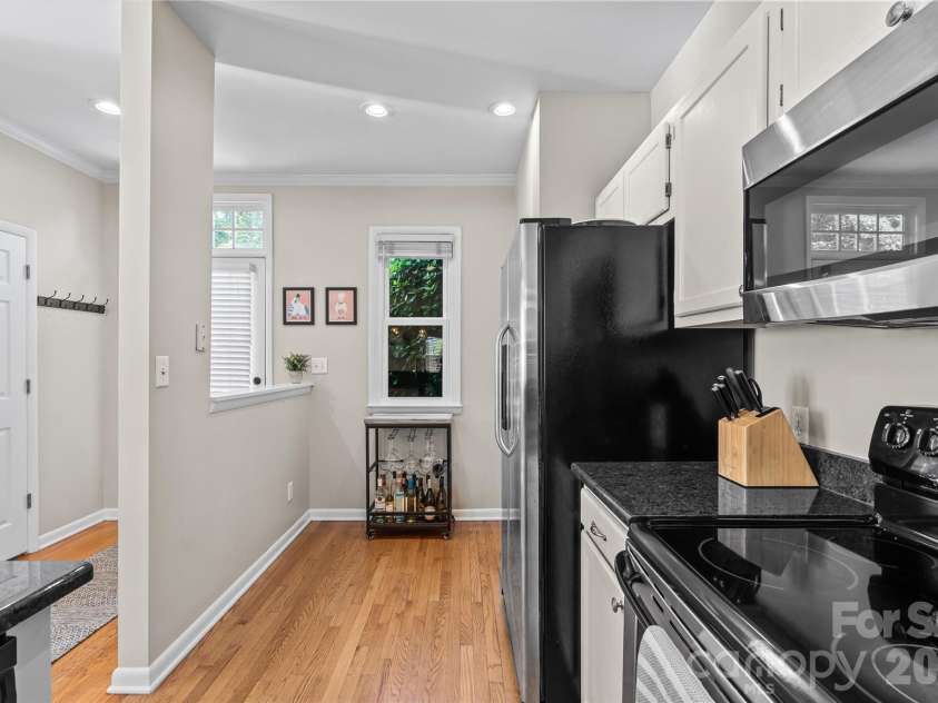 2538 Dilworth Heights Lane, Charlotte, NC 28209.  MLS# CAR4383701, YatesRealty ID 28859. 