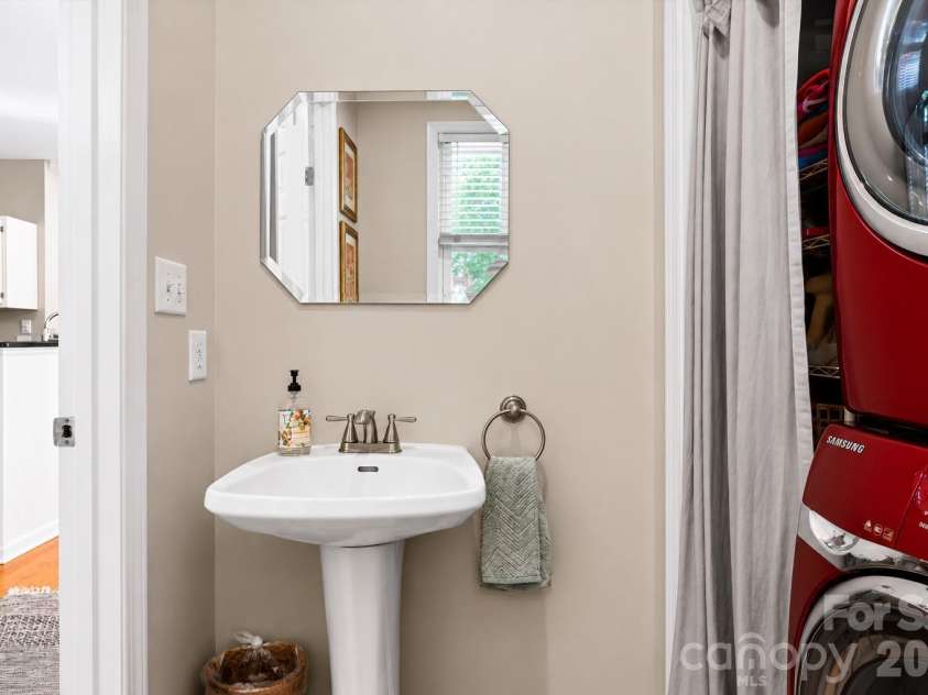 2538 Dilworth Heights Lane, Charlotte, NC 28209.  MLS# CAR4383701, YatesRealty ID 28859. 