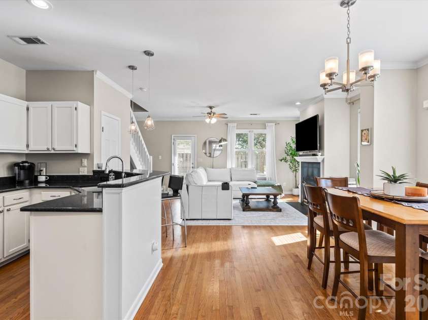 2538 Dilworth Heights Lane, Charlotte, NC 28209.  MLS# CAR4383701, YatesRealty ID 28859. 