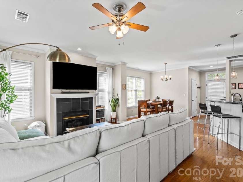2538 Dilworth Heights Lane, Charlotte, NC 28209.  MLS# CAR4383701, YatesRealty ID 28859. 