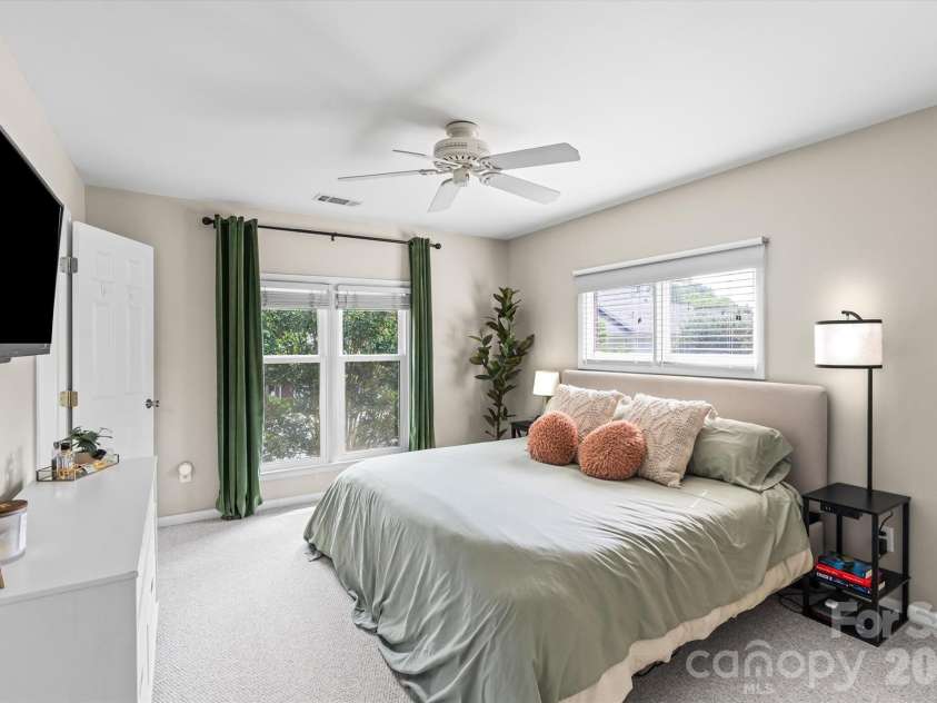 2538 Dilworth Heights Lane, Charlotte, NC 28209.  MLS# CAR4383701, YatesRealty ID 28859. 
