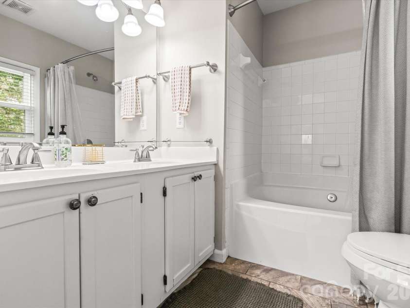 2538 Dilworth Heights Lane, Charlotte, NC 28209.  MLS# CAR4383701, YatesRealty ID 28859. 