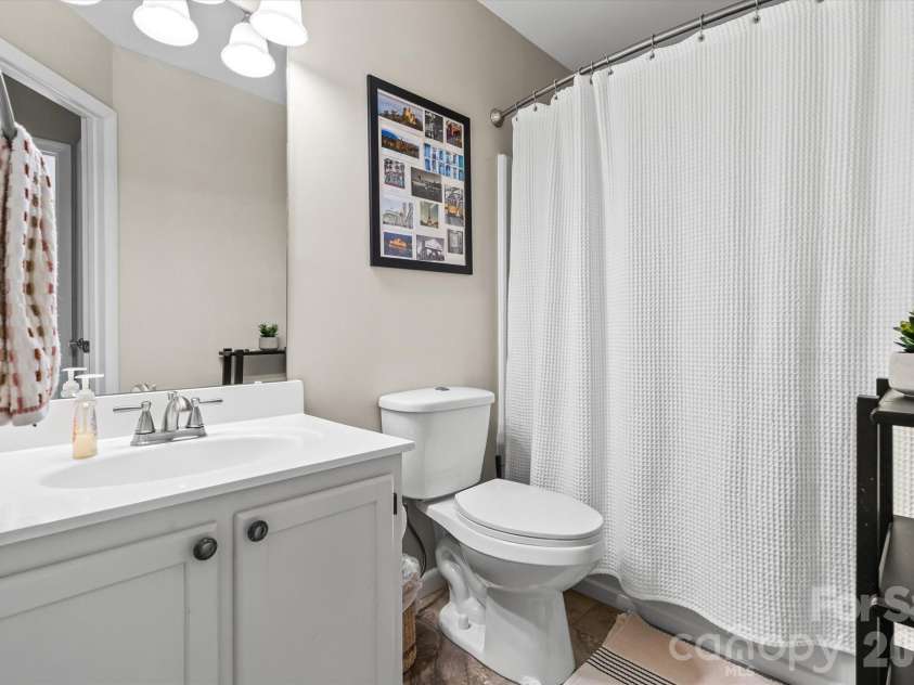 2538 Dilworth Heights Lane, Charlotte, NC 28209.  MLS# CAR4383701, YatesRealty ID 28859. 