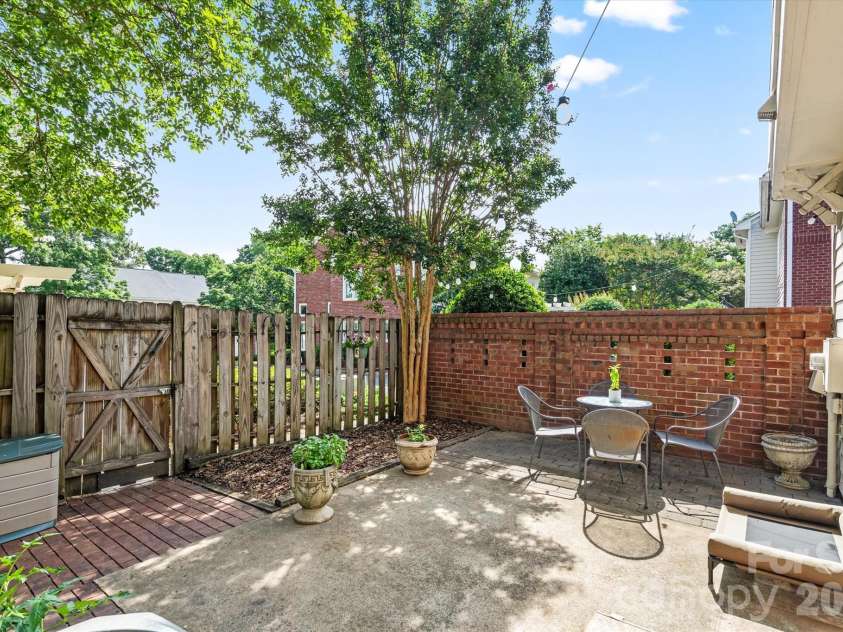 2538 Dilworth Heights Lane, Charlotte, NC 28209.  MLS# CAR4383701, YatesRealty ID 28859. 