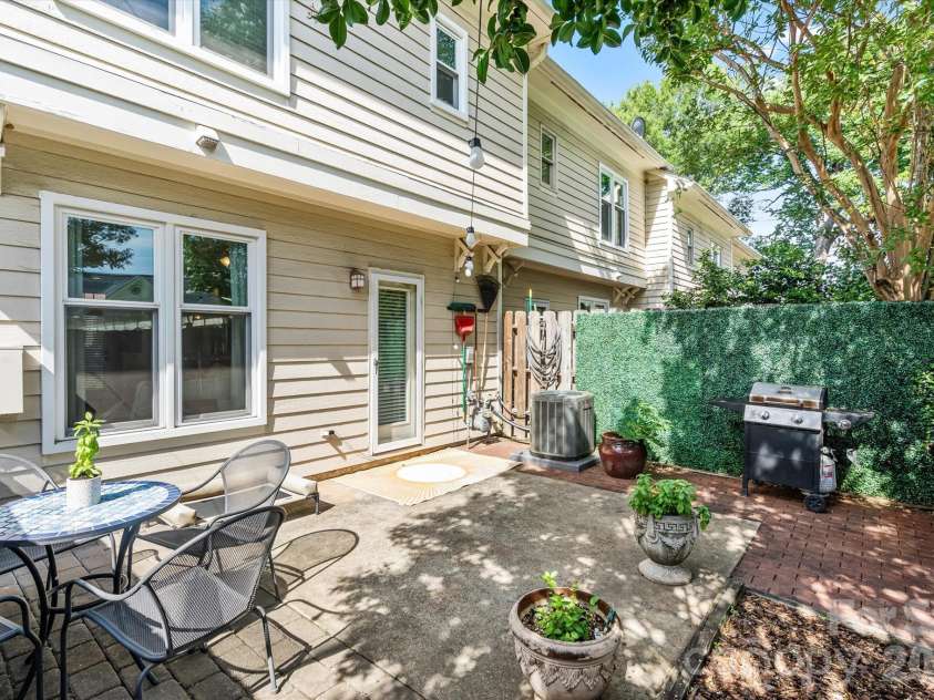 2538 Dilworth Heights Lane, Charlotte, NC 28209.  MLS# CAR4383701, YatesRealty ID 28859. 