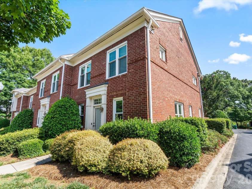 2538 Dilworth Heights Lane, Charlotte, NC 28209.  MLS# CAR4383701, YatesRealty ID 28859. 